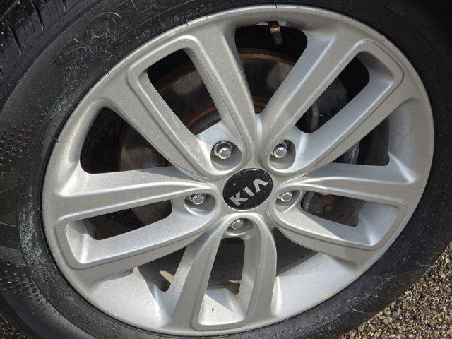 Photo of 2019 Clear White Kia Soul