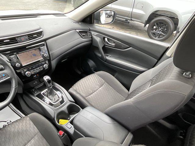 Photo of 2020 White Nissan Rogue