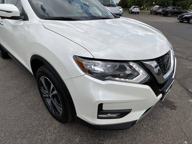 Photo of 2020 White Nissan Rogue