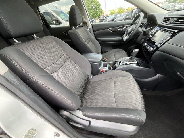 Photo of 2020 White Nissan Rogue