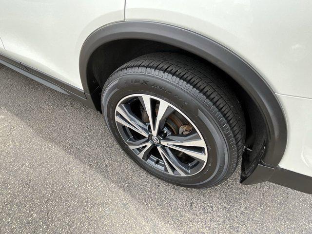 Photo of 2020 White Nissan Rogue