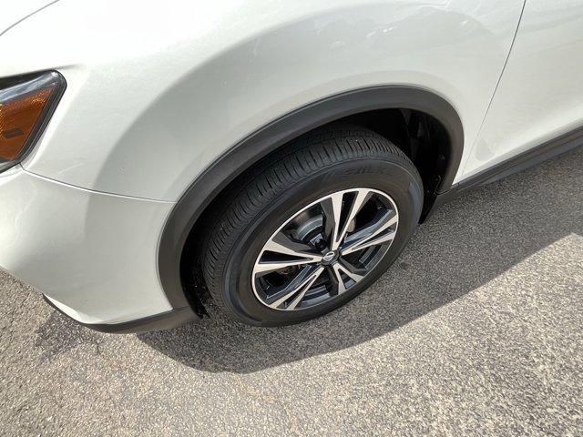 Photo of 2020 White Nissan Rogue
