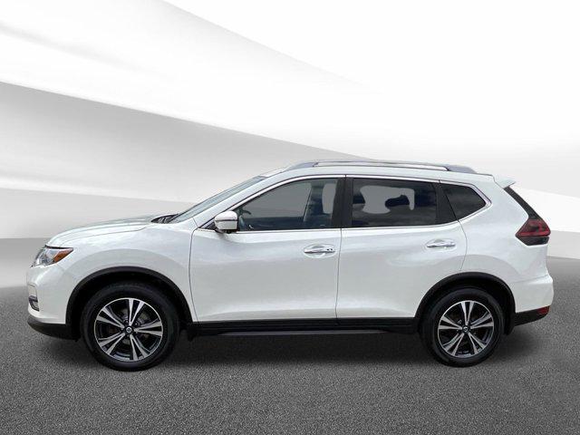 Photo of 2020 White Nissan Rogue