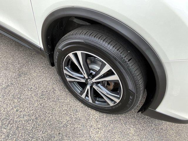 Photo of 2020 White Nissan Rogue