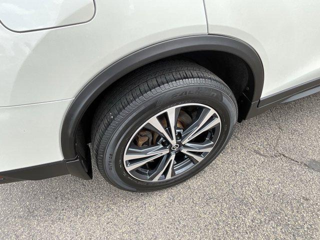 Photo of 2020 White Nissan Rogue