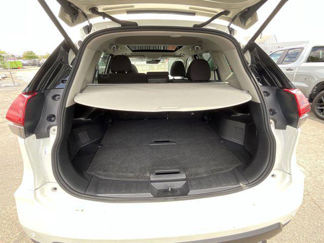 Photo of 2020 White Nissan Rogue