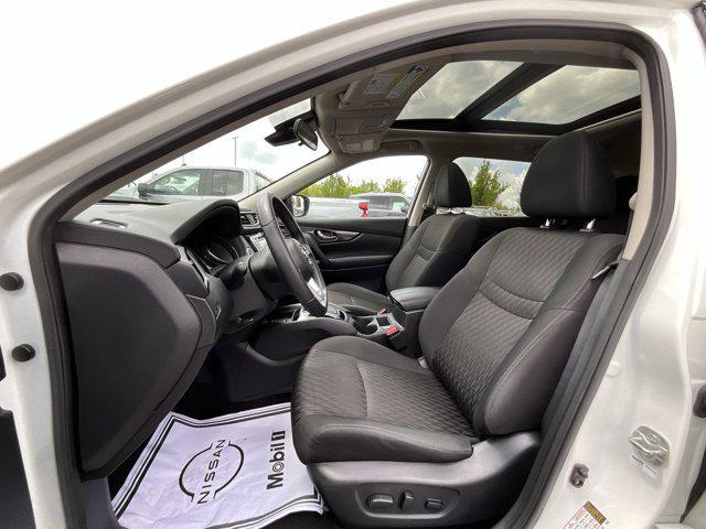 Photo of 2020 White Nissan Rogue