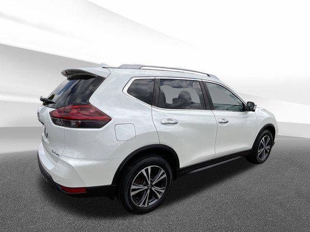 Photo of 2020 White Nissan Rogue