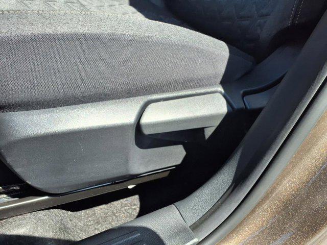 Photo of 2025 Canyon Bronze Metallic Nissan Kicks