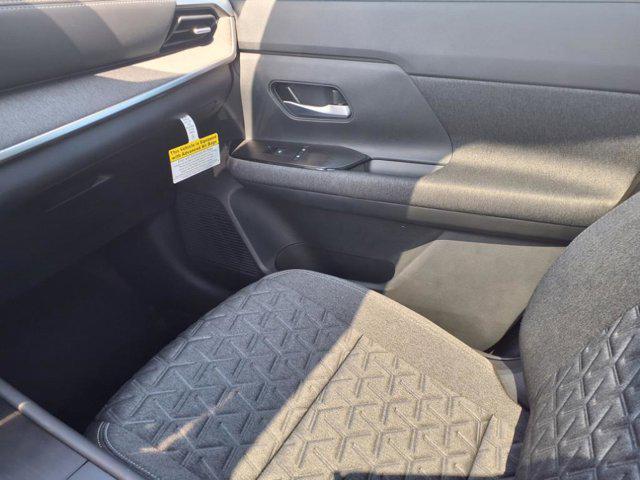 Photo of 2025 Canyon Bronze Metallic Nissan Kicks