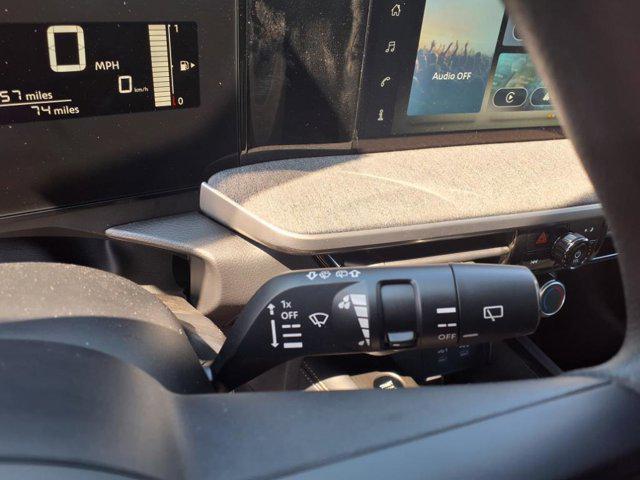 Photo of 2025 Canyon Bronze Metallic Nissan Kicks