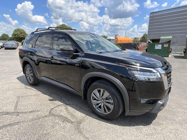 Photo of 2022 Super Black Nissan Pathfinder