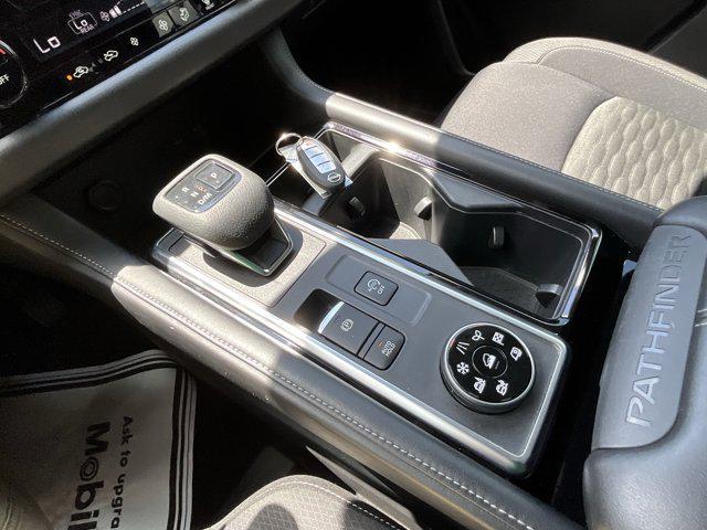 Photo of 2022 Super Black Nissan Pathfinder