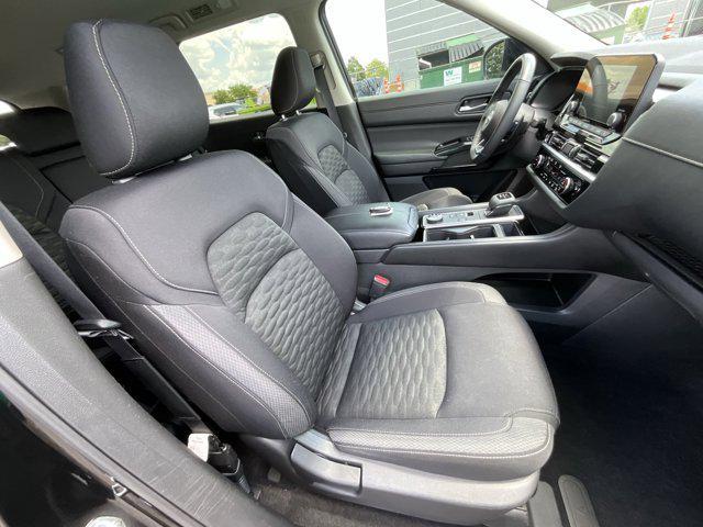 Photo of 2022 Super Black Nissan Pathfinder