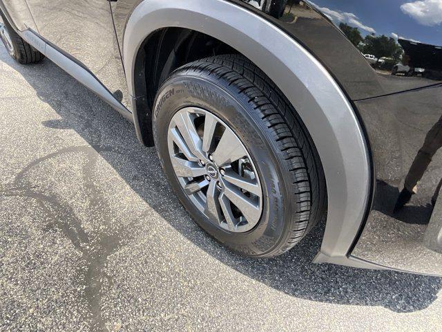Photo of 2022 Super Black Nissan Pathfinder