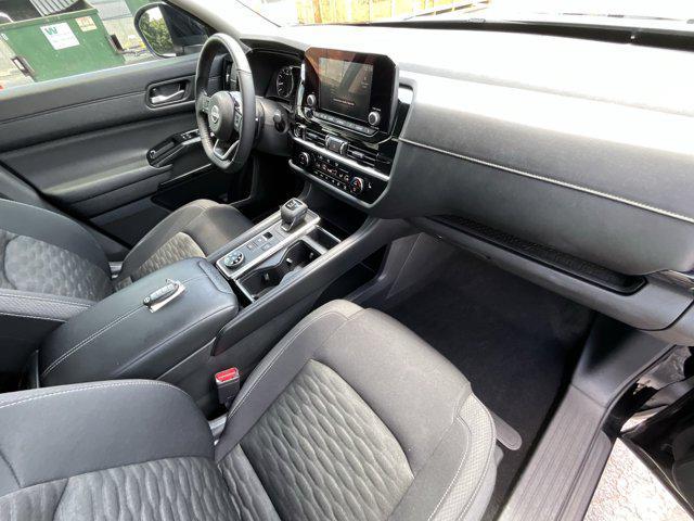 Photo of 2022 Super Black Nissan Pathfinder