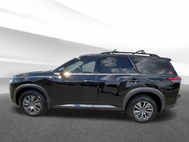 Photo of 2022 Super Black Nissan Pathfinder