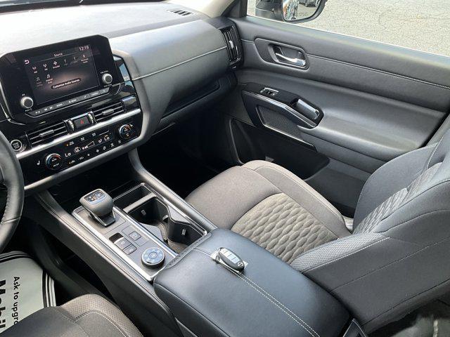 Photo of 2022 Super Black Nissan Pathfinder