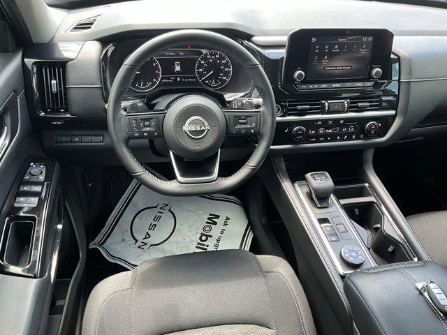 Photo of 2022 Super Black Nissan Pathfinder