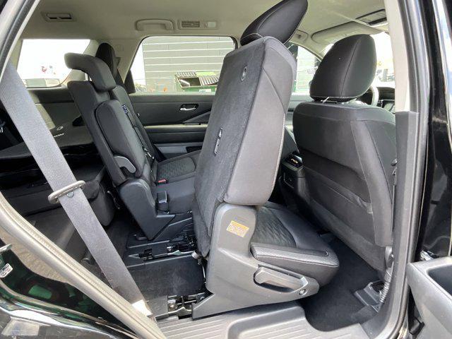 Photo of 2022 Super Black Nissan Pathfinder