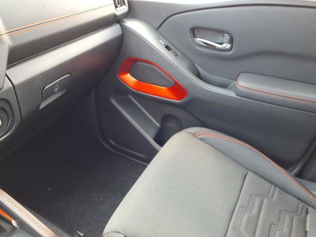 Photo of 2025 Glacier White Nissan Frontier