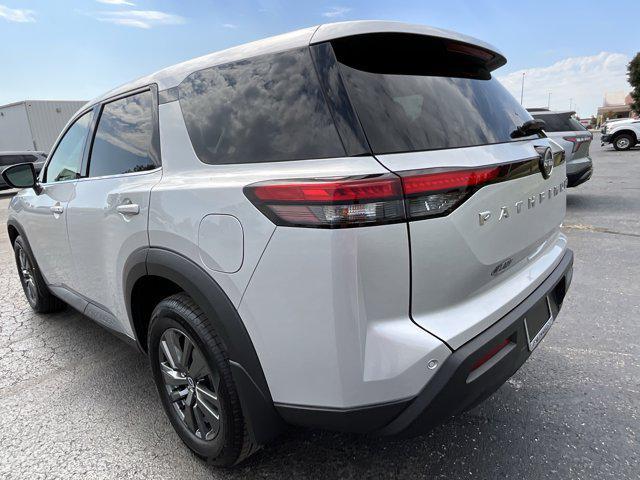 Photo of 2023 Brilliant Silver Metallic Nissan Pathfinder