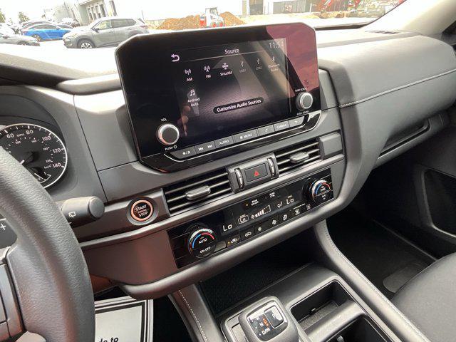 Photo of 2023 Brilliant Silver Metallic Nissan Pathfinder