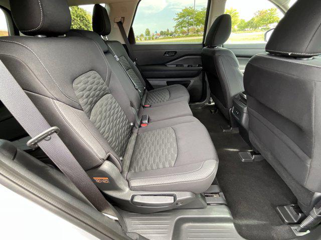 Photo of 2023 Brilliant Silver Metallic Nissan Pathfinder
