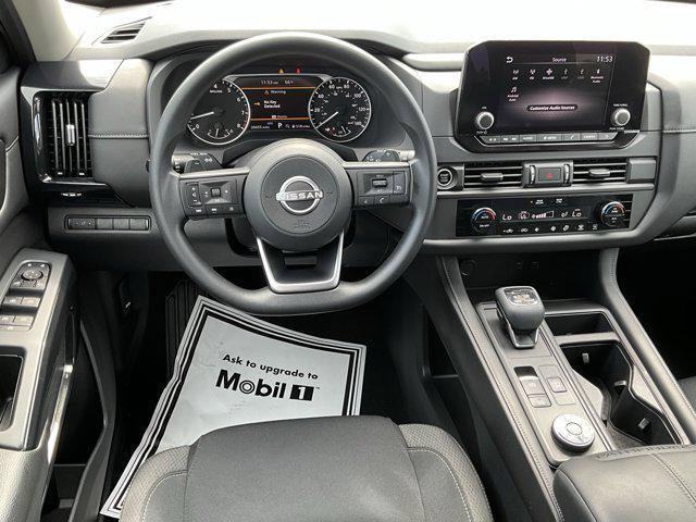Photo of 2023 Brilliant Silver Metallic Nissan Pathfinder