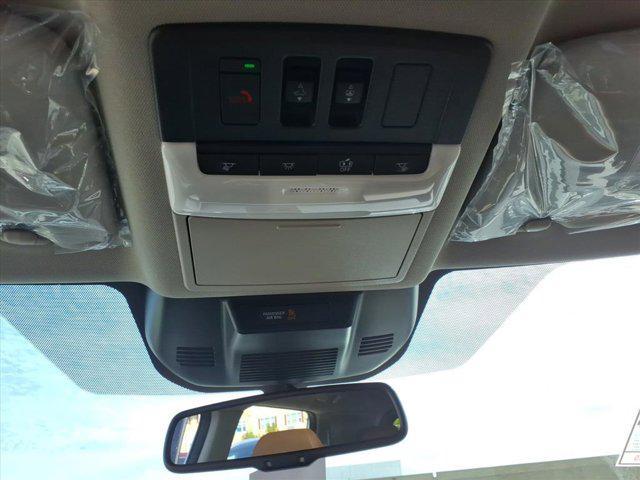 Photo of 2026 Everest White Pearl Tricoat Nissan Rogue