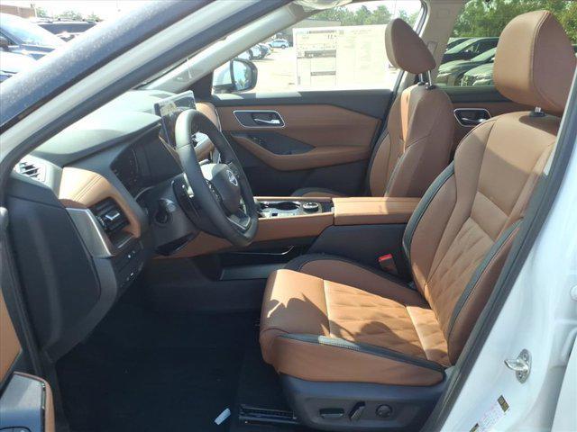 Photo of 2026 Everest White Pearl Tricoat Nissan Rogue