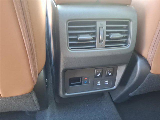 Photo of 2026 Everest White Pearl Tricoat Nissan Rogue