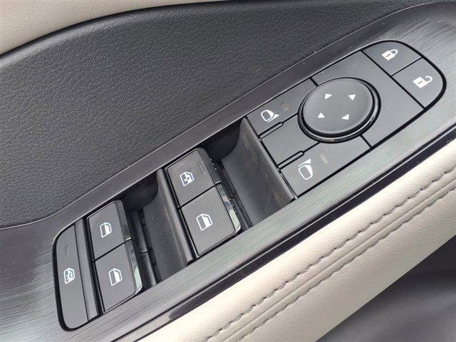 Photo of 2025 Everest White Pearl Nissan Rogue