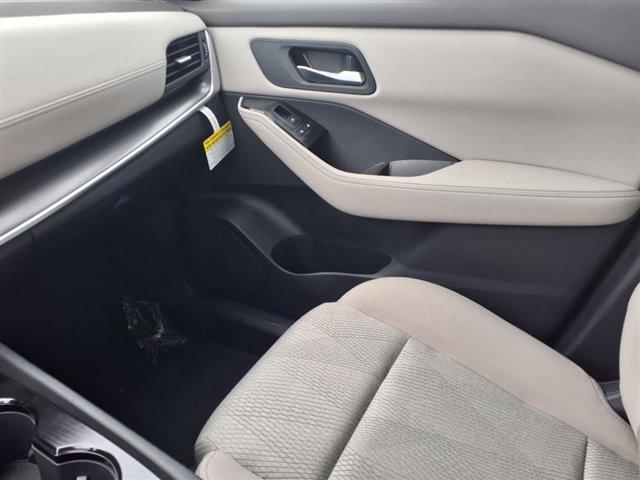Photo of 2025 Everest White Pearl Nissan Rogue