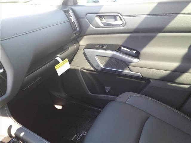 Photo of 2025 Super Black Nissan Pathfinder