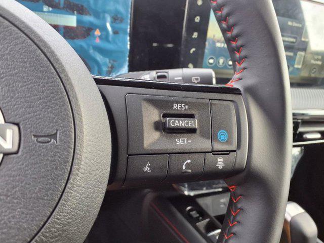 Photo of 2025 Gun Metallic/Super Black Nissan Kicks