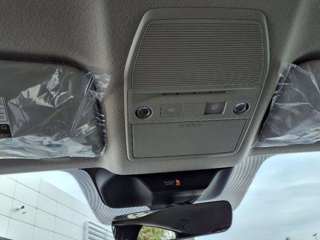 Photo of 2025 Gun Metallic/Super Black Nissan Kicks