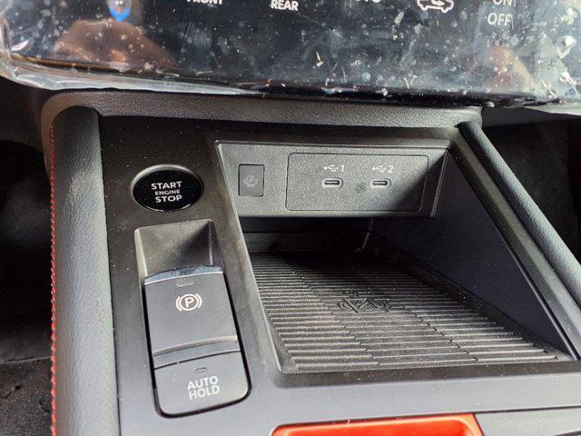 Photo of 2025 Gun Metallic/Super Black Nissan Kicks