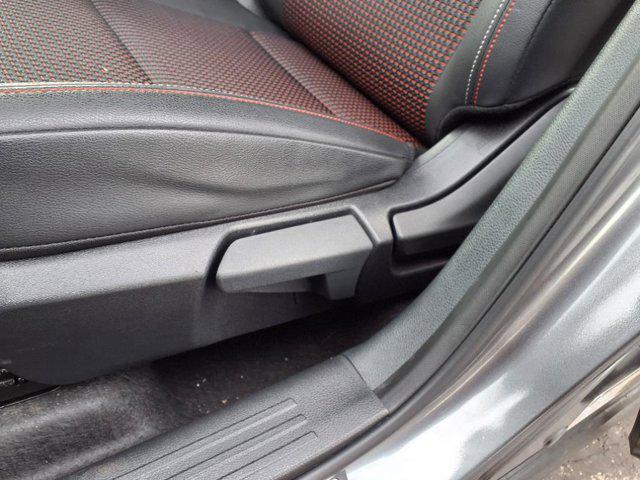 Photo of 2025 Gun Metallic/Super Black Nissan Kicks