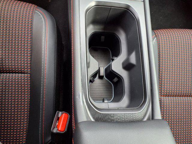 Photo of 2025 Gun Metallic/Super Black Nissan Kicks