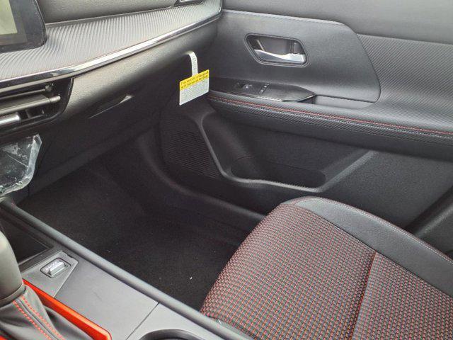 Photo of 2025 Gun Metallic/Super Black Nissan Kicks