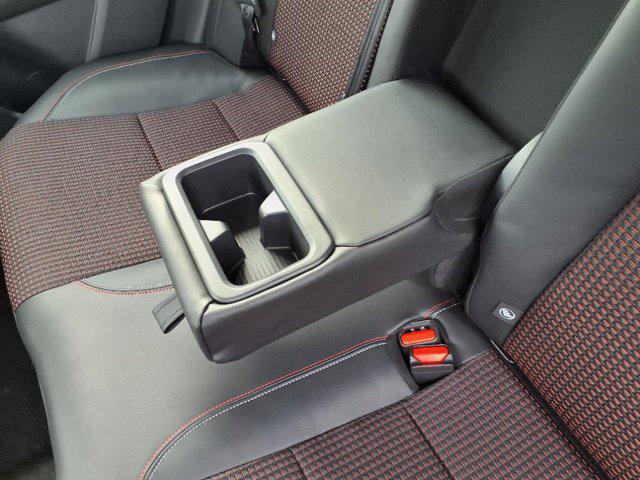 Photo of 2025 Gun Metallic/Super Black Nissan Kicks