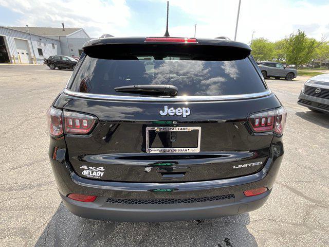 Photo of 2022 Diamond Black Crystal Pearlcoat Jeep Compass