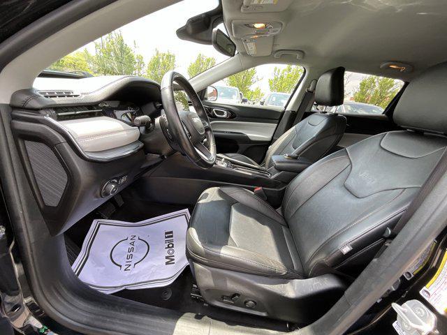Photo of 2022 Diamond Black Crystal Pearlcoat Jeep Compass