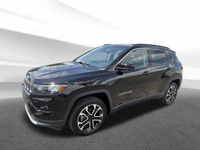 Photo of 2022 Diamond Black Crystal Pearlcoat Jeep Compass
