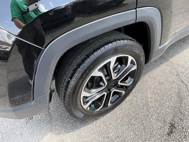 Photo of 2022 Diamond Black Crystal Pearlcoat Jeep Compass