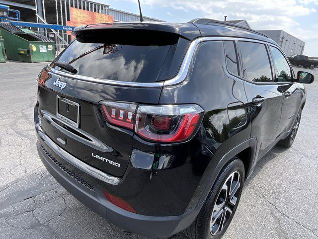 Photo of 2022 Diamond Black Crystal Pearlcoat Jeep Compass