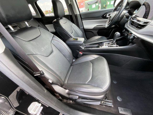 Photo of 2022 Diamond Black Crystal Pearlcoat Jeep Compass