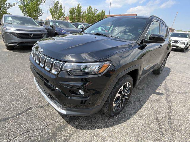 Photo of 2022 Diamond Black Crystal Pearlcoat Jeep Compass