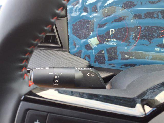 Photo of 2025 Gun Metallic/Super Black Nissan Kicks